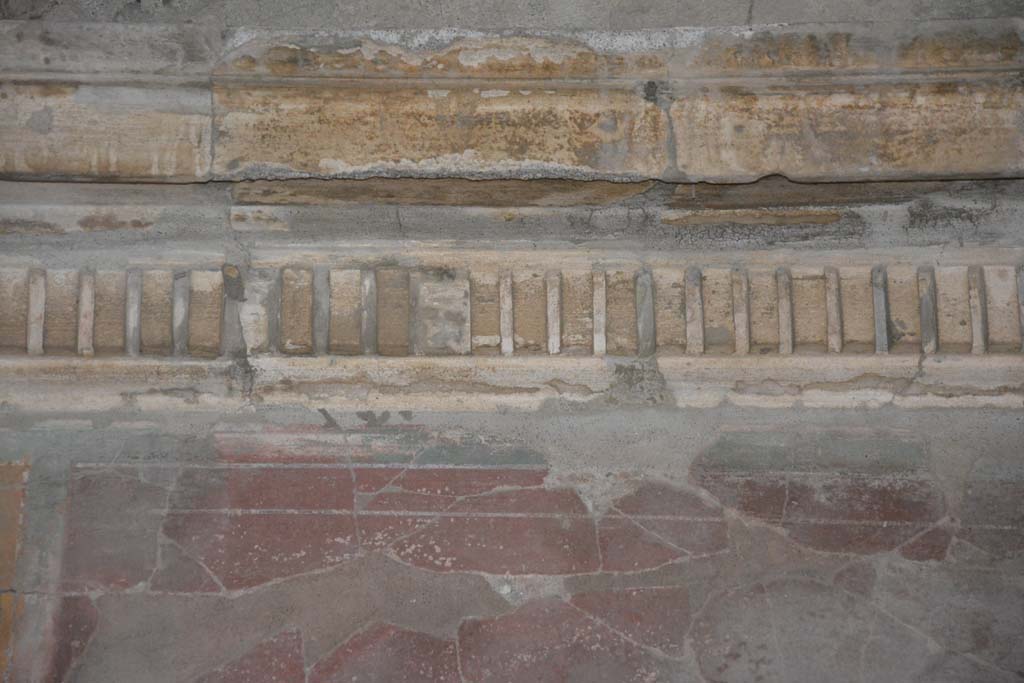 I.8.17 Pompeii. March 2019. Room 12, detail from cornice and upper east wall.
Foto Annette Haug, ERC Grant 681269 D�COR.
