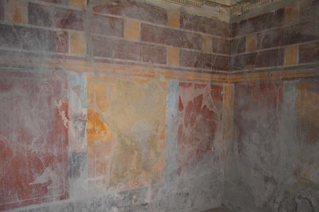 I.8.17 Pompeii. October 2019. Room 12, looking south along east wall towards south-east corner.
Foto Annette Haug, ERC Grant 681269 D�COR.
