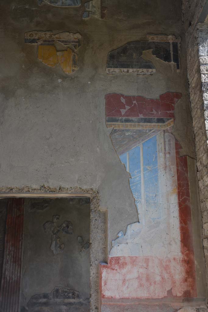 I.9.1 Pompeii. October 2019. 
Room 7, south end of east wall of tablinum, with doorway into triclinium.
Foto Annette Haug, ERC Grant 681269 D�COR.
