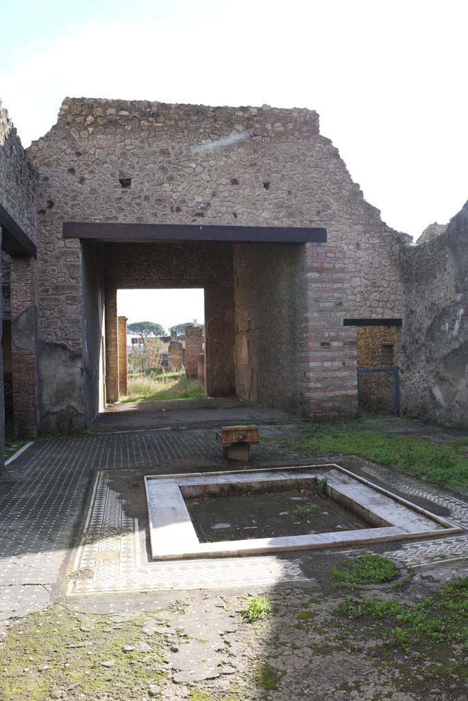 I.9.1 Pompeii. December 2018.
Room 2, looking south across impluvium in atrium towards tablinum. Photo courtesy of Aude Durand.