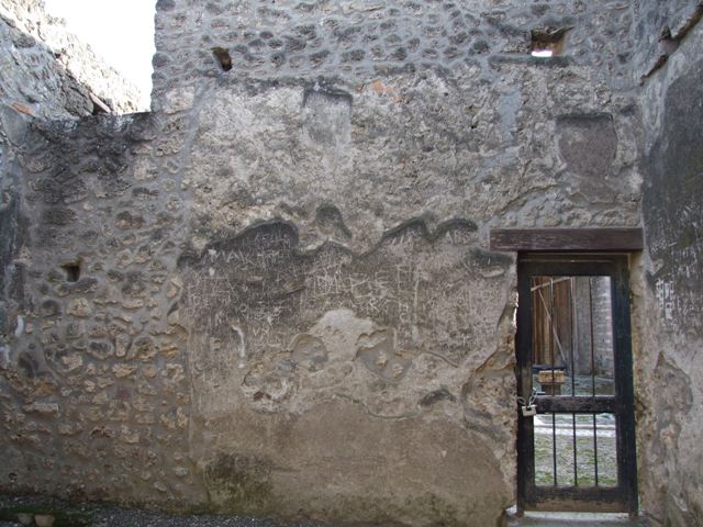 I.9.2 Taberna. Remains of structure on shop floor in south east corner.