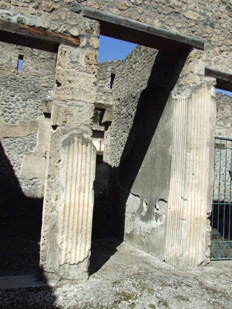 I.9.5 Pompeii. March 2009. Room 3, looking north from atrium to east wall of fauces/entrance corridor. 