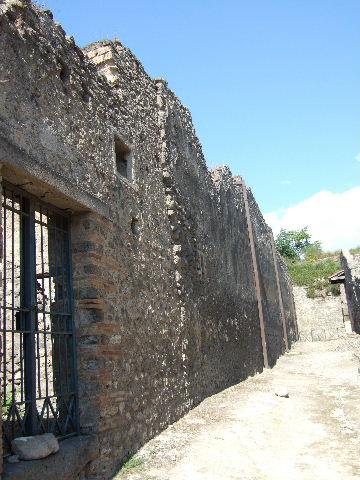 I.9.7 Pompeii. September 2005. Entrance and roadway looking north