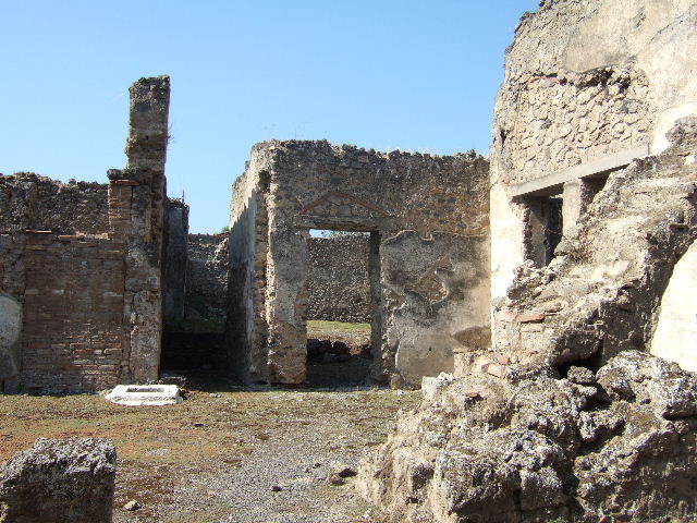 I.9.10 Pompeii. December 2006. Doorway in west wall of atrium leading to enclosed tablinum.   