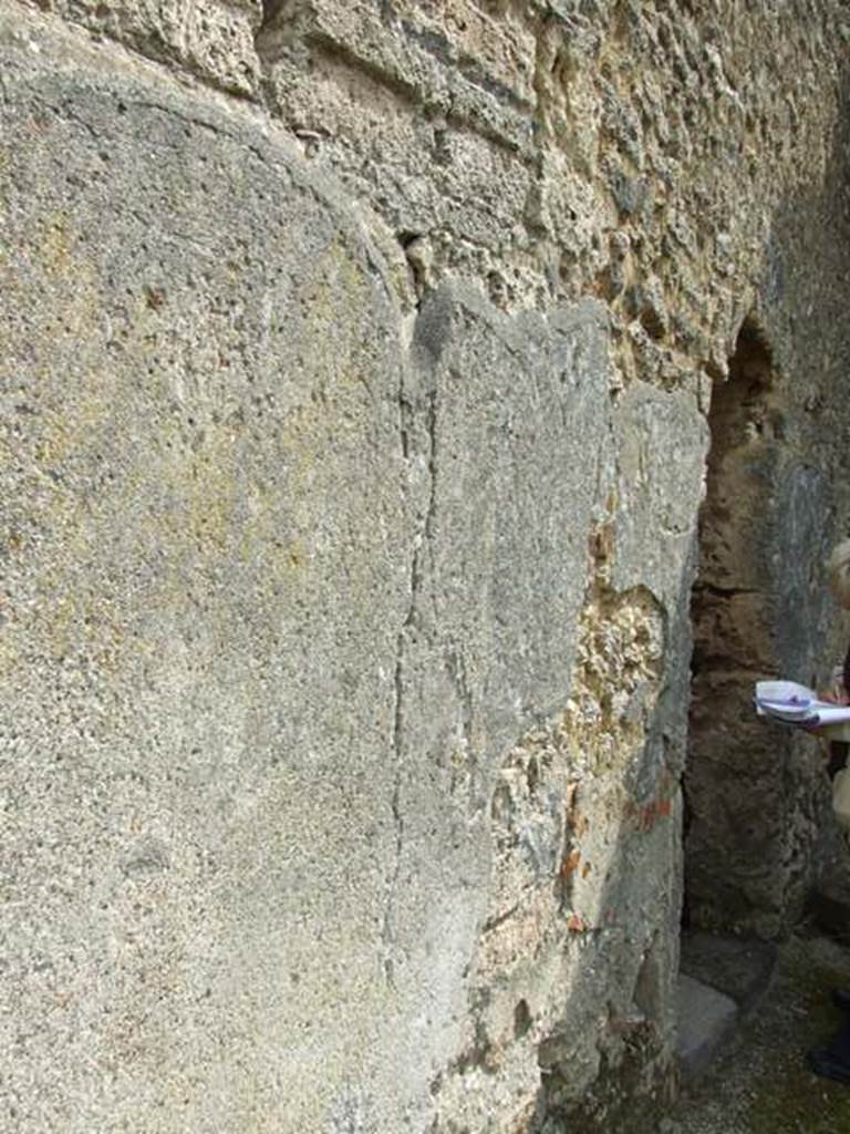 I.9.12 Pompeii. March 2009. Room 7. Doorway to small room on east side of peristyle, south of triclinium.