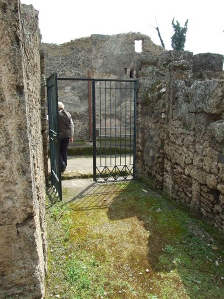 I.9.12 Pompeii. March 2009. Fauces. Looking south to entrance.