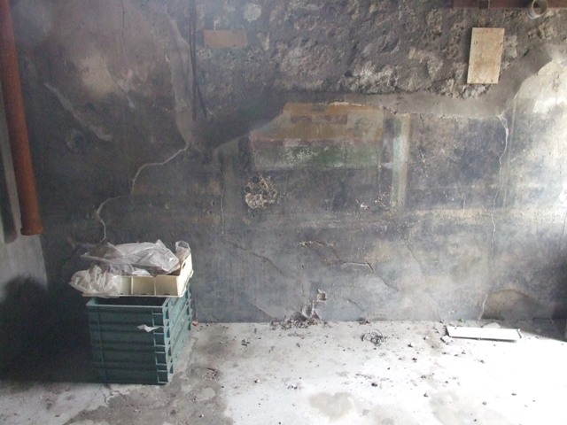 I.9.14 Pompeii. March 2009. Room 6. Tablinum. Looking south from lower garden area.