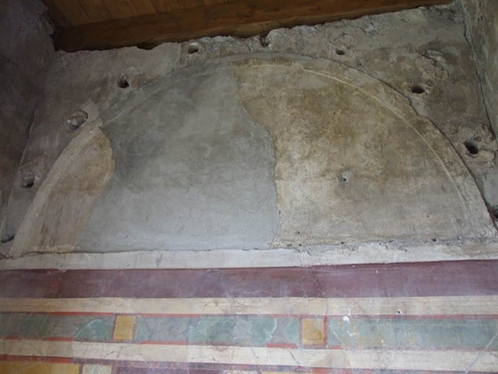I.9.14 Pompeii. March 2009. Room 13. Upper part of east wall.