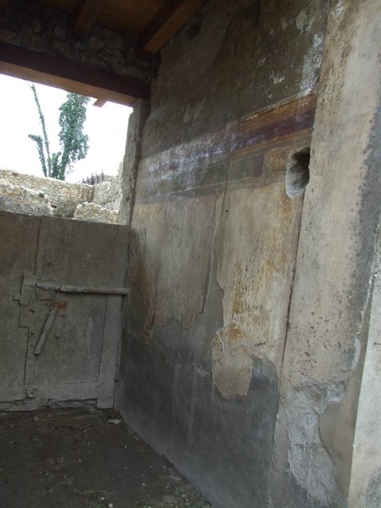 I.9.14 Pompeii. March 2009. Room 14. West wall of fauces, and plaster cast of inside of front door to I.9.13