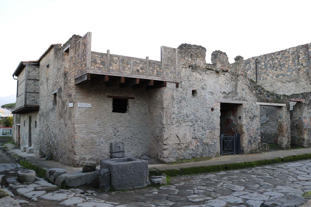 I.10.1 Pompeii, in centre, I.10.2 and 3, on right. December 2018.
Looking south at junction of Vicolo del Menandro, on right, with Vicolo di Paquius Proculus (on left). Photo courtesy of Aude Durand.