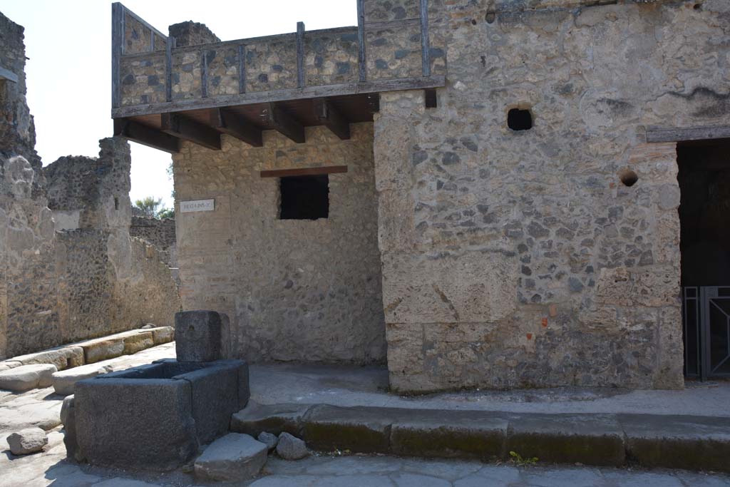 I.10.1 Pompeii, on right. April 2017.
Looking south in Vicolo del Menandro, towards fountain at junction with Vicolo di Paquius Proculus (on left).
Photo courtesy Adrian Hielscher.