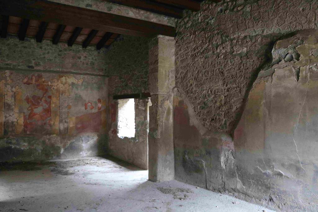 I.10.1 Pompeii. December 2018.
Looking south-west across atrium. On the right, is the doorway to the small uncovered courtyard, kitchen and latrine.
Photo courtesy of Aude Durand.