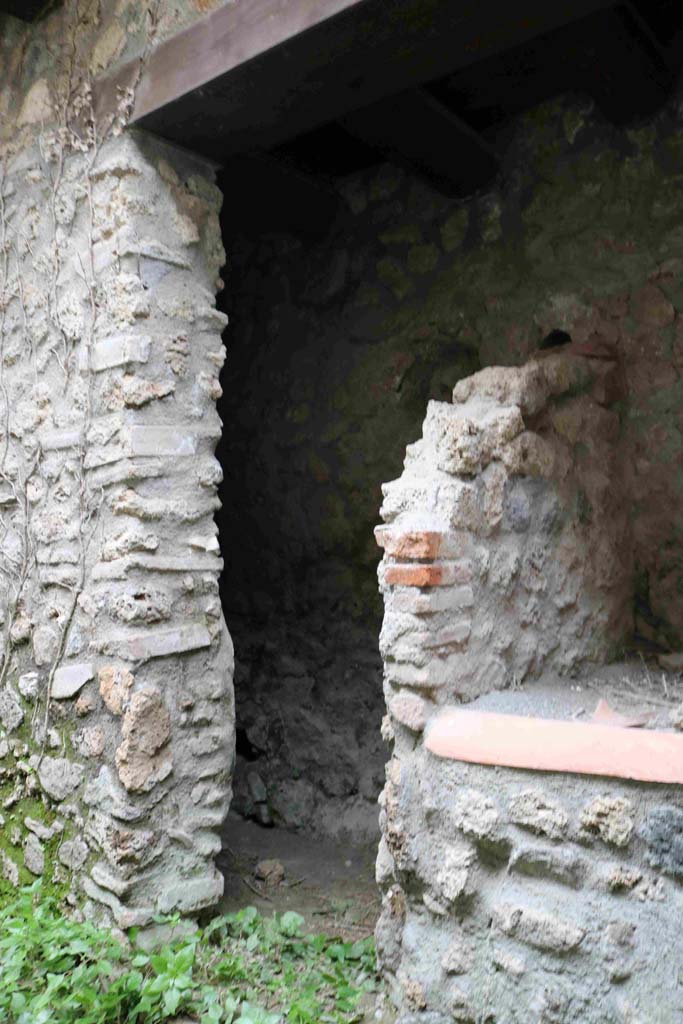I.10.1 Pompeii. December 2018.
Looking through doorway towards west wall of latrine area, with niche. Photo courtesy of Aude Durand.