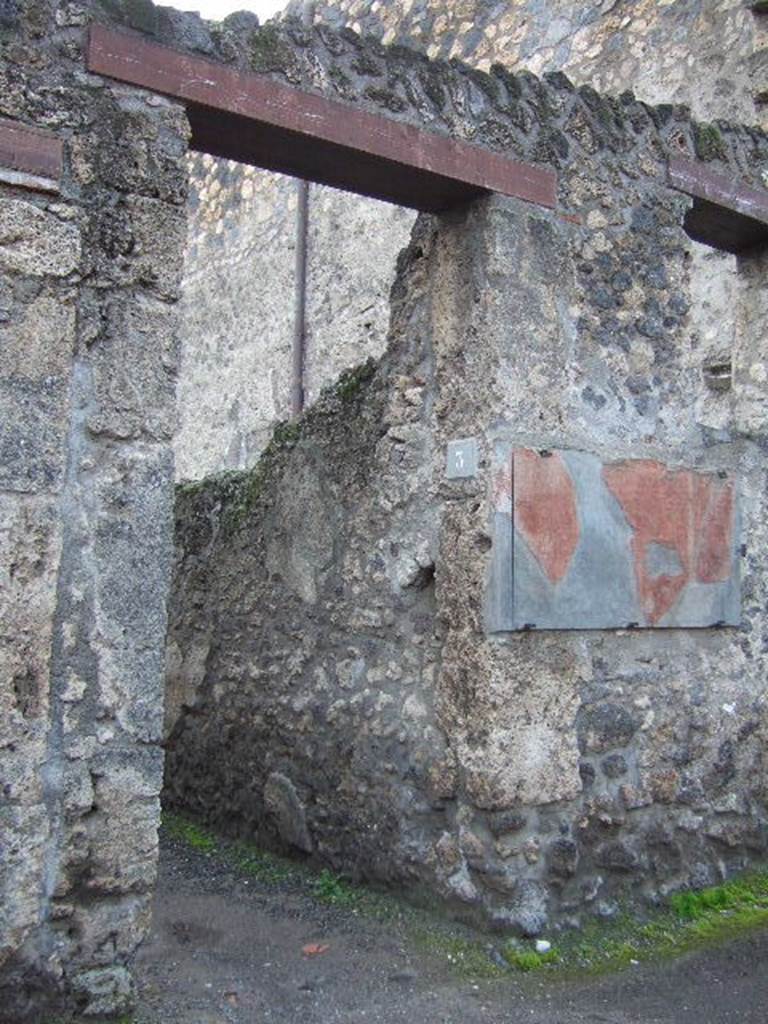 I.10.3 Pompeii. December 2005.Cubiculum. Room on west side of entrance. Floor.