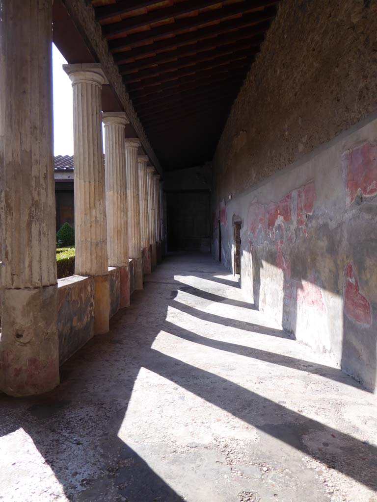 I.10.4 Pompeii. September 2017. Looking south along west portico from outside doorway to room 11.
A dip in the floor shows the Sarno canal underneath.
Foto Annette Haug, ERC Grant 681269 D�COR.


