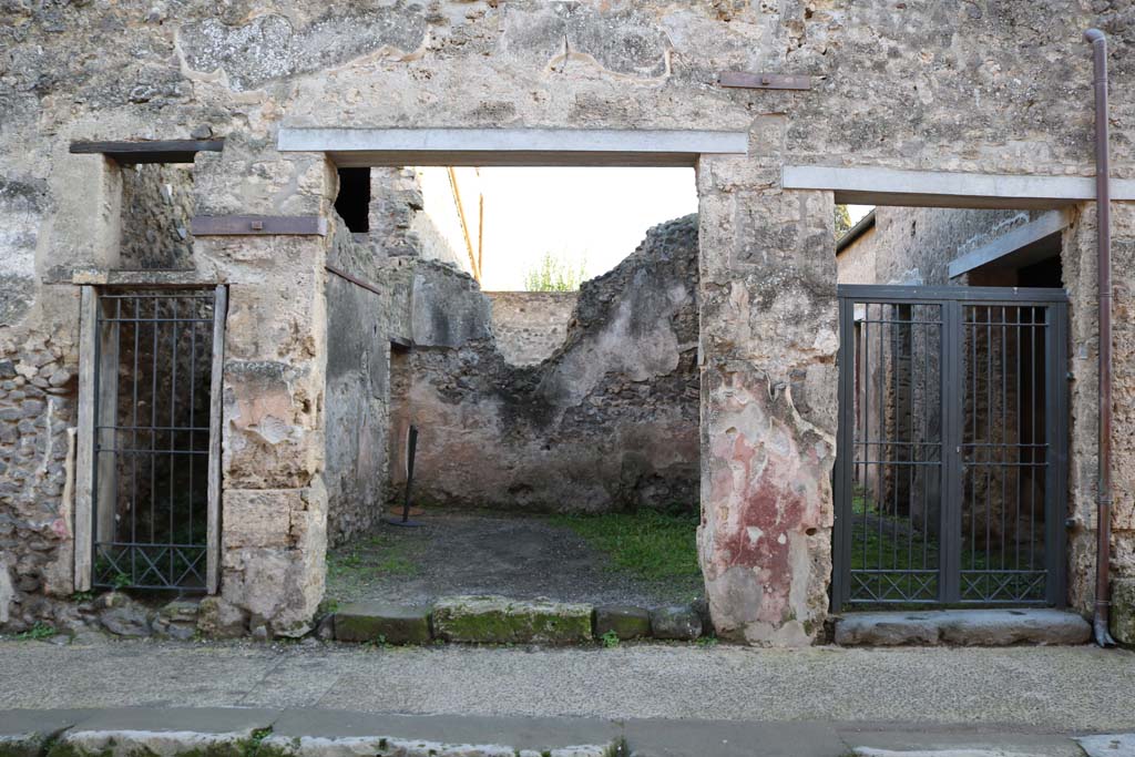 I.10.6 Pompeii. May 2005. Looking south across workshop from entrance.