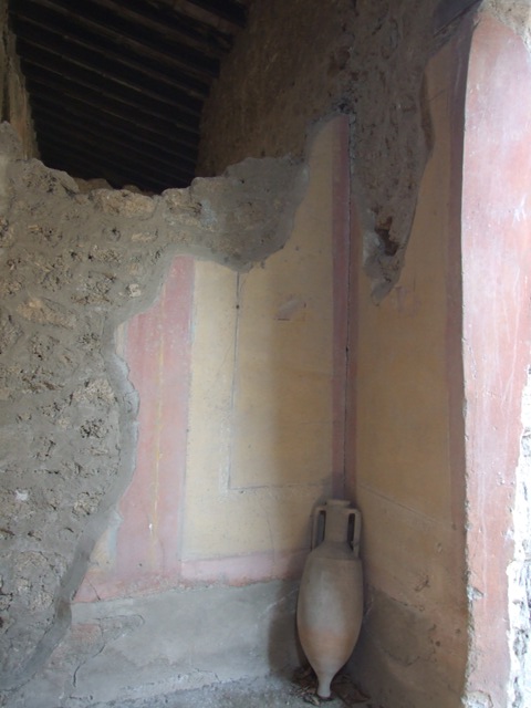 I.10.7 Pompeii. March 2009.  Room 3.   Cubiculum.  Remains of a Lion.  Grondaia or antefisse fittili  (rainwater spouts for gutters).