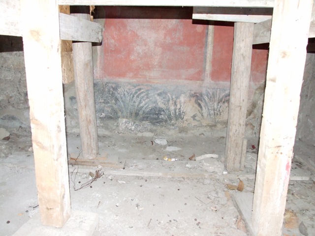 I.10.7 Pompeii. March 2009. Room 5. Cubiculum. Remains of painting of flying figure.