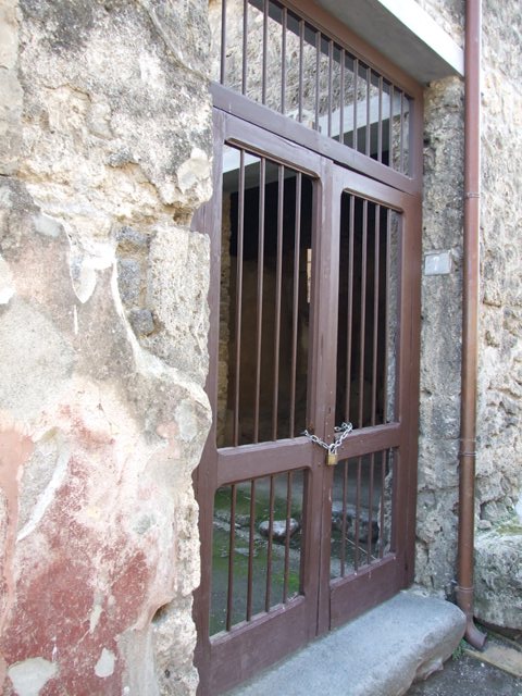 I.10.7 Pompeii.  December 2007.  Room 1. South wall.