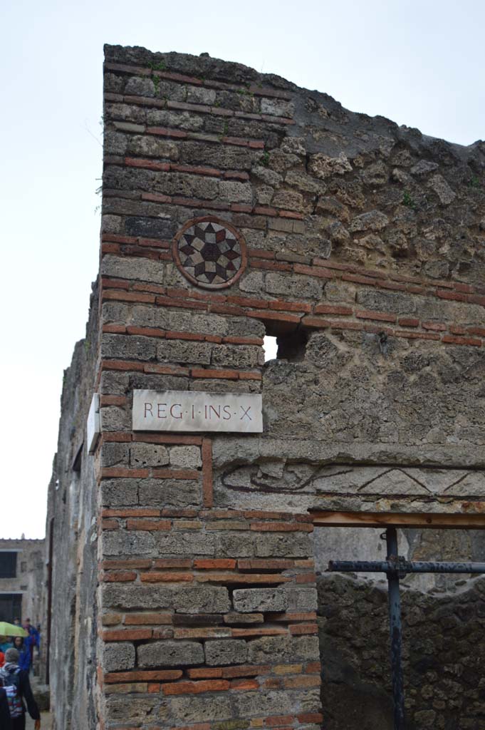 I.10.9 Pompeii. March 2009. Structure on west wall of insula to the south of I.10.9.