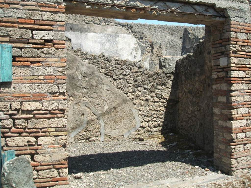 I.10.9 Pompeii. March 2009. Structure on west wall of insula to the south of I.10.9. The grating of the Sarno Canal of Domenico Fontana is south of the structure.