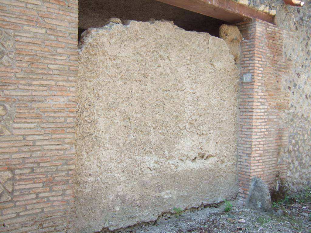 I.10.14 Pompeii. September 2005. Looking north from entrance on Vicolo di Paquius Proculus.