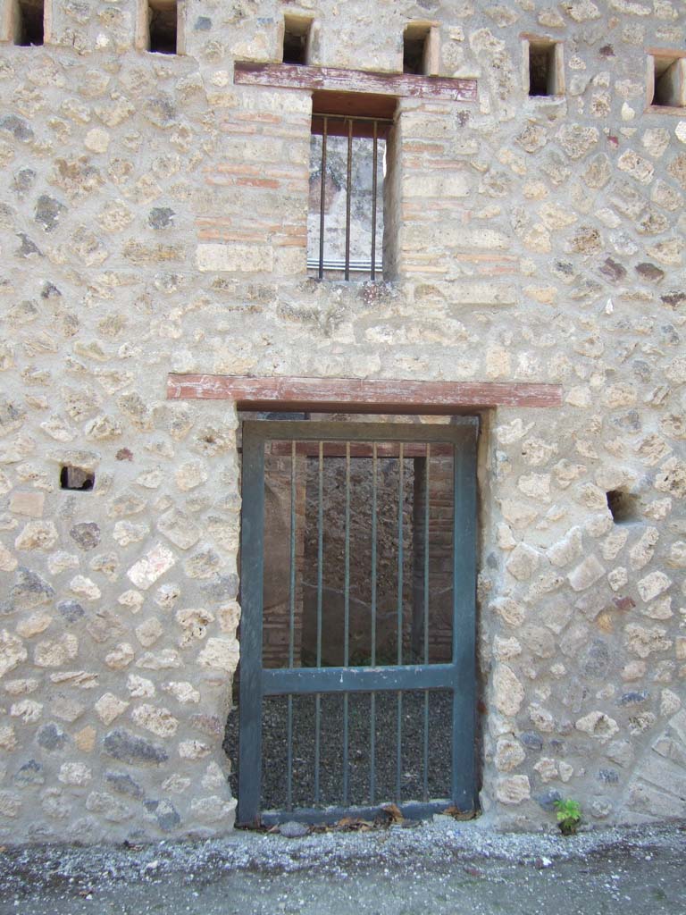 I.10.15 Pompeii. March 2009. Room on north side of entrance.