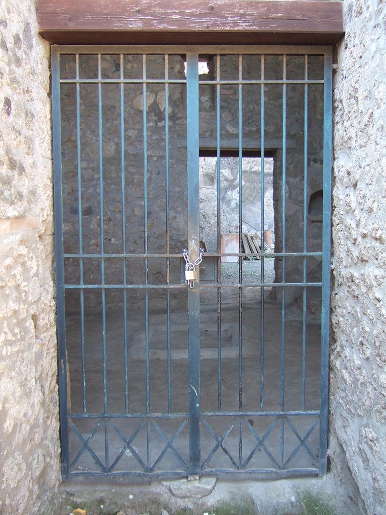 I.10.16 Pompeii.  September 2005. Atrium, west side with niche, window and door to garden.