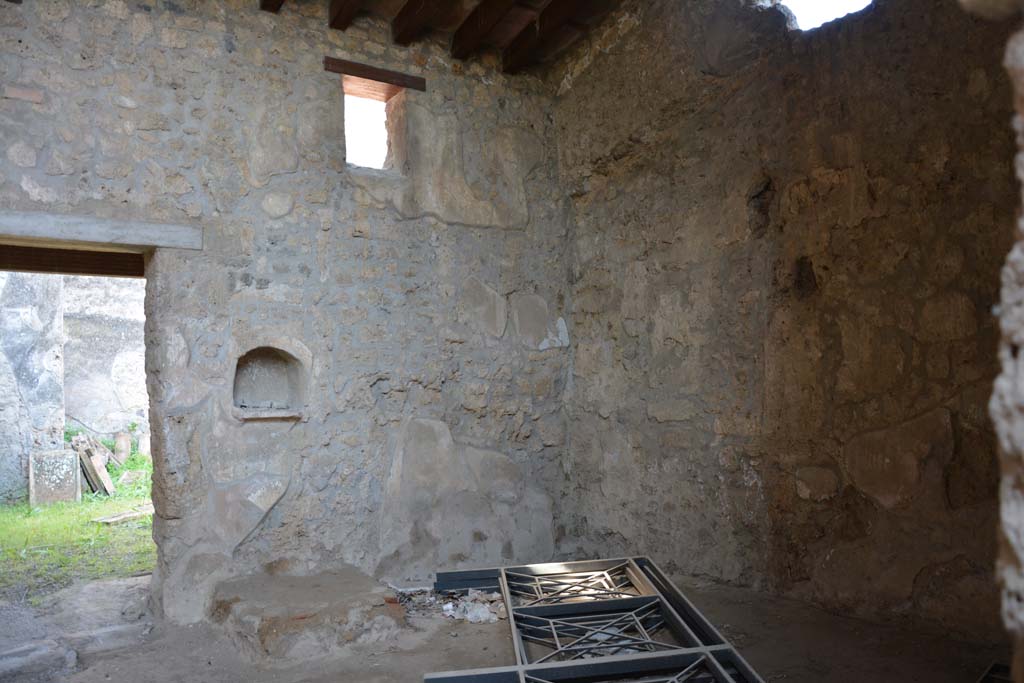 I.10.16 Pompeii. April 2017. Looking towards north-west corner of atrium. Photo courtesy Adrian Hielscher.

