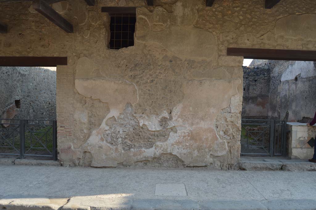 I.11.1 Pompeii.  Caupona.  Marble counter.