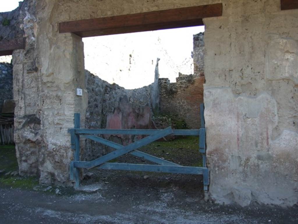 I.11.3 Pompeii. December 2007. Entrance on Via dell’Abbondanza, looking east.