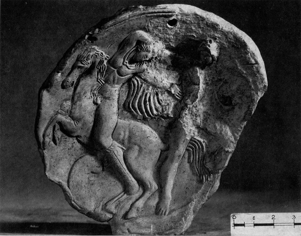 I.11.6 Pompeii. March 5th, 1955, oscillum with relief of Achilles and Troilus.
According to Pannuti, during the excavation a small clay disk came to light, similar to a shell and almost circular in shape (diam. about 12.5 cm).
Its direction is smooth and slightly convex, while the recto, concave, is adorned with figures in bas-relief.
The clay in which the object is shaped, is the colour of rather light wood - it seems poorly fired and has many tiny holes; its thickness is 7-8 mm.
See Pannuti U, 1981. Achille e Troilo - rilievo fittile pompeiano. Bollettino d’Arte 1981 Fasc. 9, p. 111, fig. 1.