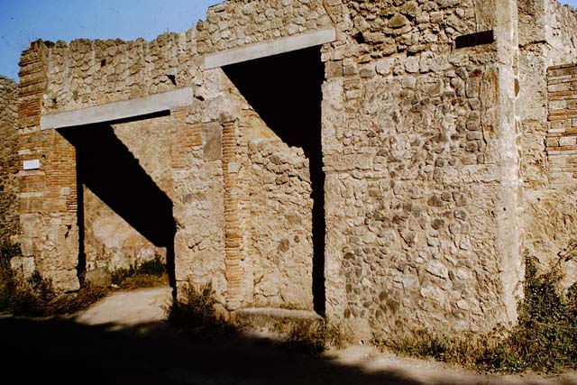 I.11.6 Pompeii. March 2009. East wall of entrance fauces.