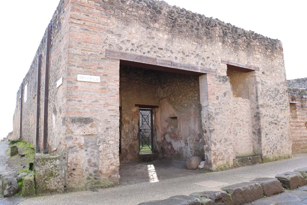 I.11.7 Pompeii. December 2006. South-east corner of the shop.