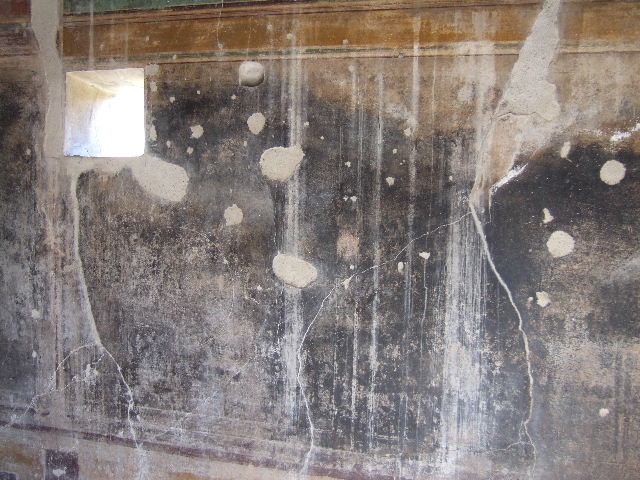 I.11.12 Pompeii. December 2006. Aedicula Niche on South wall of Garden. A Venus statuette was found in the niche. Small cavities had been made in the wall on both sides of the niche. The heads of 3 small herms were found in three of them.