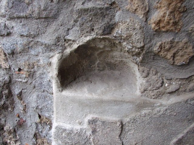 I.11.16 Pompeii. September 2005. South wall of entrance fauces
