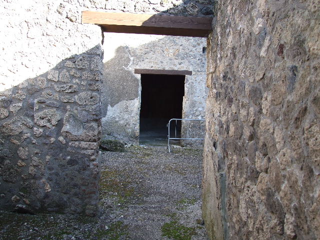 I.11.17 Pompeii. December 2007. Room 1, atrium, looking east towards triclinium, and doorway to rear rooms.