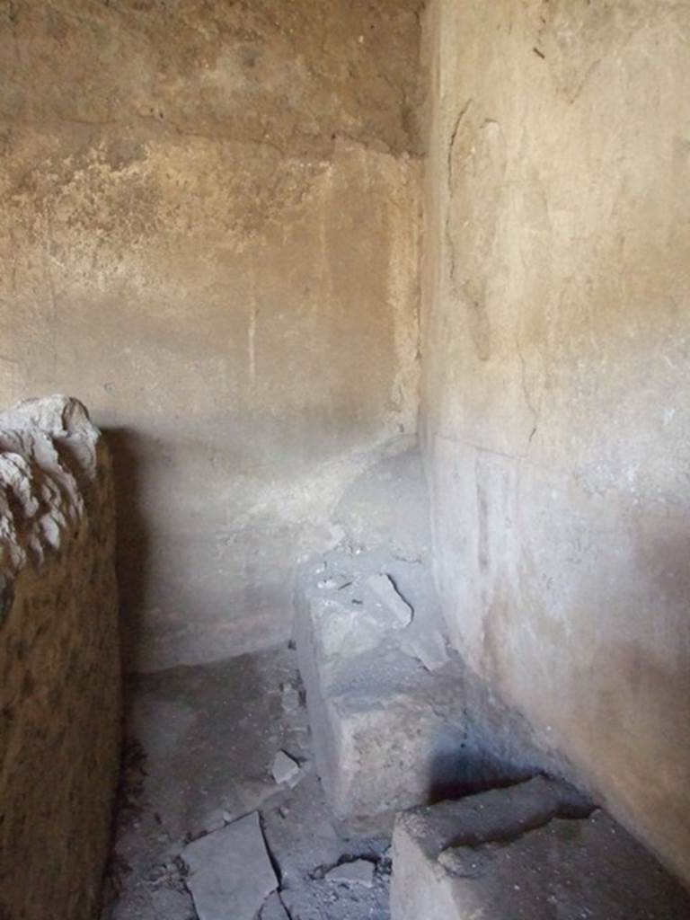 I.12.2 and I.12.1 Pompeii. March 2009. Room 15. Latrine.