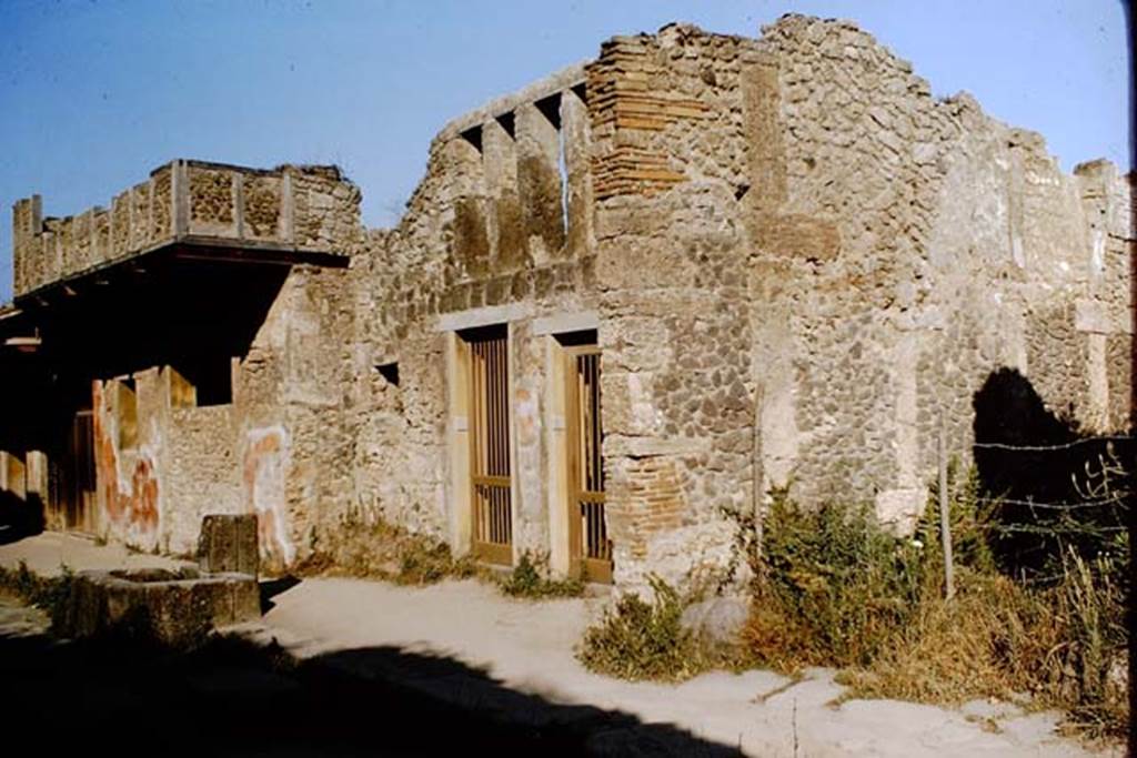 I.12.2 and I.12.1 Pompeii. 1964. Entrance doorways, looking east along Via dell�Abbondanza. Photo by Stanley A. Jashemski.
Source: The Wilhelmina and Stanley A. Jashemski archive in the University of Maryland Library, Special Collections (See collection page) and made available under the Creative Commons Attribution-Non Commercial License v.4. See Licence and use details.
J64f1647
