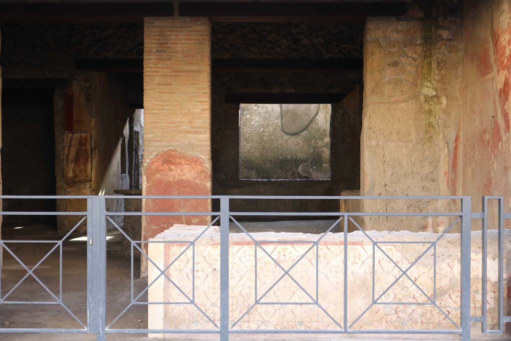 I.12.3 Pompeii. December 2018. Looking south across counter in bar room. Photo courtesy of Aude Durand.