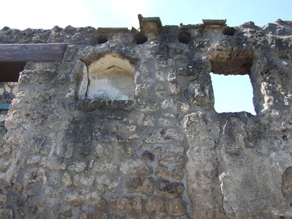 I.12.7 Pompeii.  May 2005.  Looking west from entrance.
