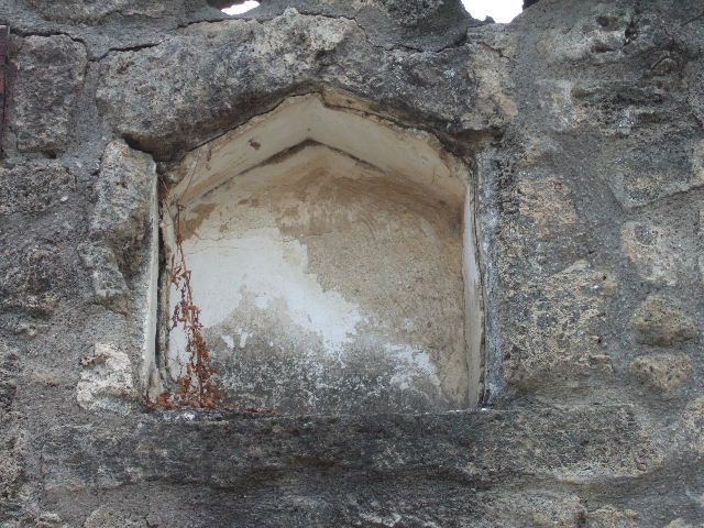 I.12.7 Pompeii.  December 2005.  Looking west from entrance, through window to garden area.