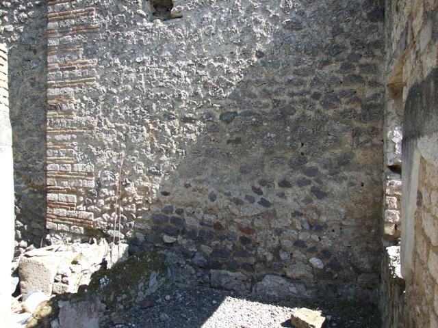 I.12.8 Pompeii. March 2009. East wall of room 5, with small doorway into room 7.
This doorway is not shown on the Eschebach 1969 plan.