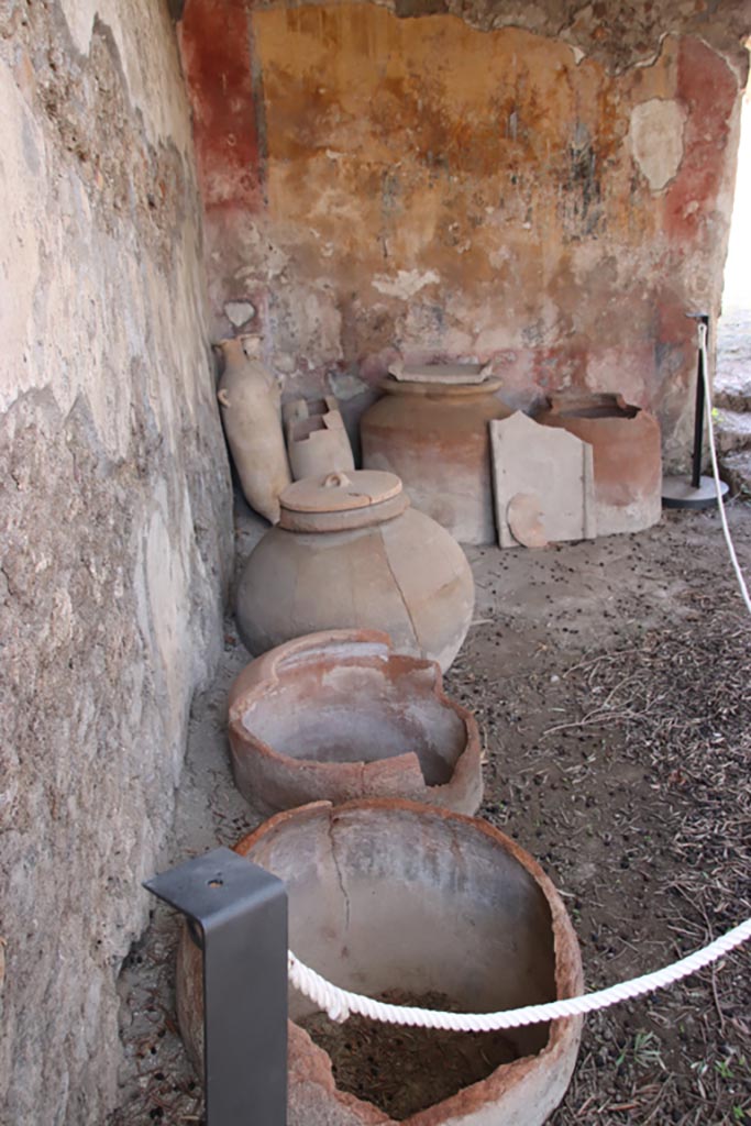 I.12.8 Pompeii. October 2022.
Peristyle 9, looking north along west side. Photo courtesy of Klaus Heese.