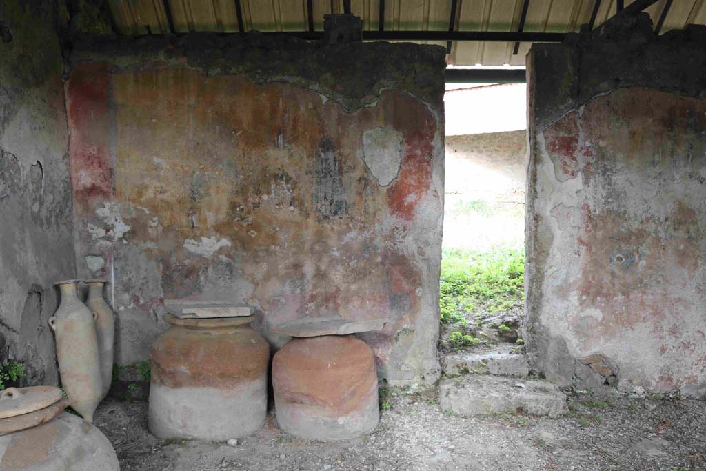 I.12.8 Pompeii. December 2018.
Room 9, looking towards north wall with garden painting, on west side of doorway to room 13, rear garden. Photo courtesy of Aude Durand.