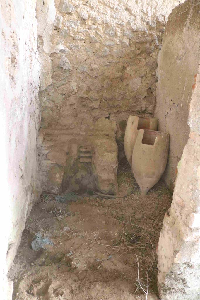 I.12.8 Pompeii. December 2018.
Room 12, looking east through doorway into latrine. Photo courtesy of Aude Durand.