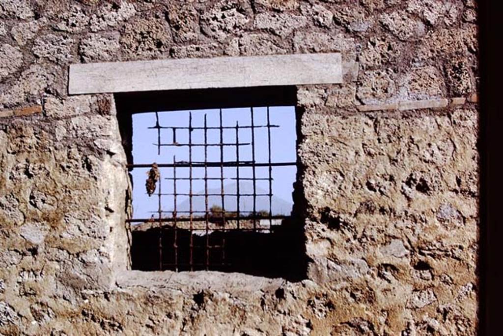 I.12.8 Pompeii. March 2009. Room 2. Niche.
