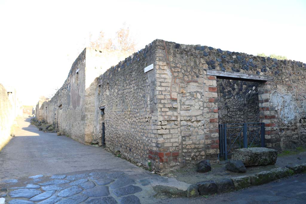 I.12.13 Pompeii, linked to I.12.12, on right. December 2018.
Roadway looking north, showing I.12.13 and side wall of I.12.12, on right. Photo courtesy of Aude Durand.