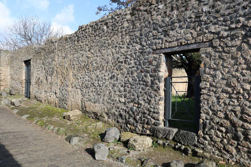 1.12.14 Pompeii. December 2004. Looking north-east from entrance.