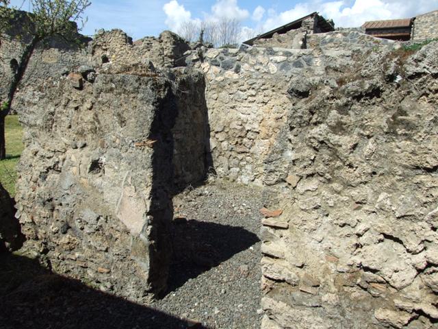I.12.15 Pompeii.  March 2009.  Room 7.  Remains of painted plaster in north east corner